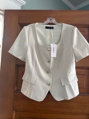 NWT Zesica Cream Short-Sleeve Tailored Blazer Jacket